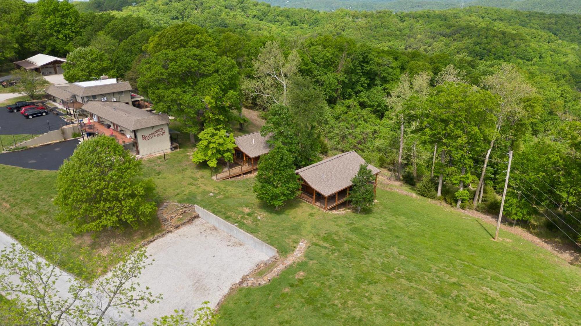 Roadrunner Inn And Log Cabins Eureka Springs Exterior photo
