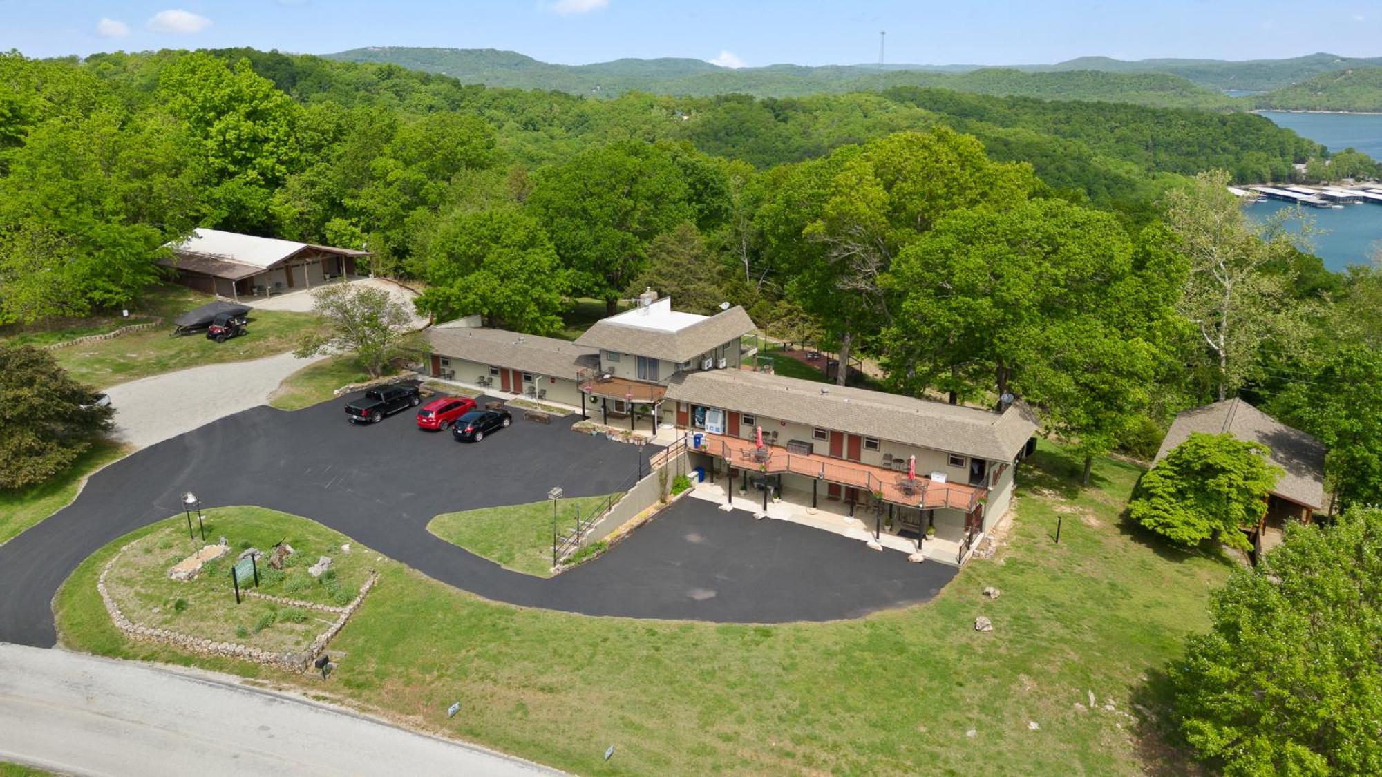 Roadrunner Inn And Log Cabins Eureka Springs Exterior photo