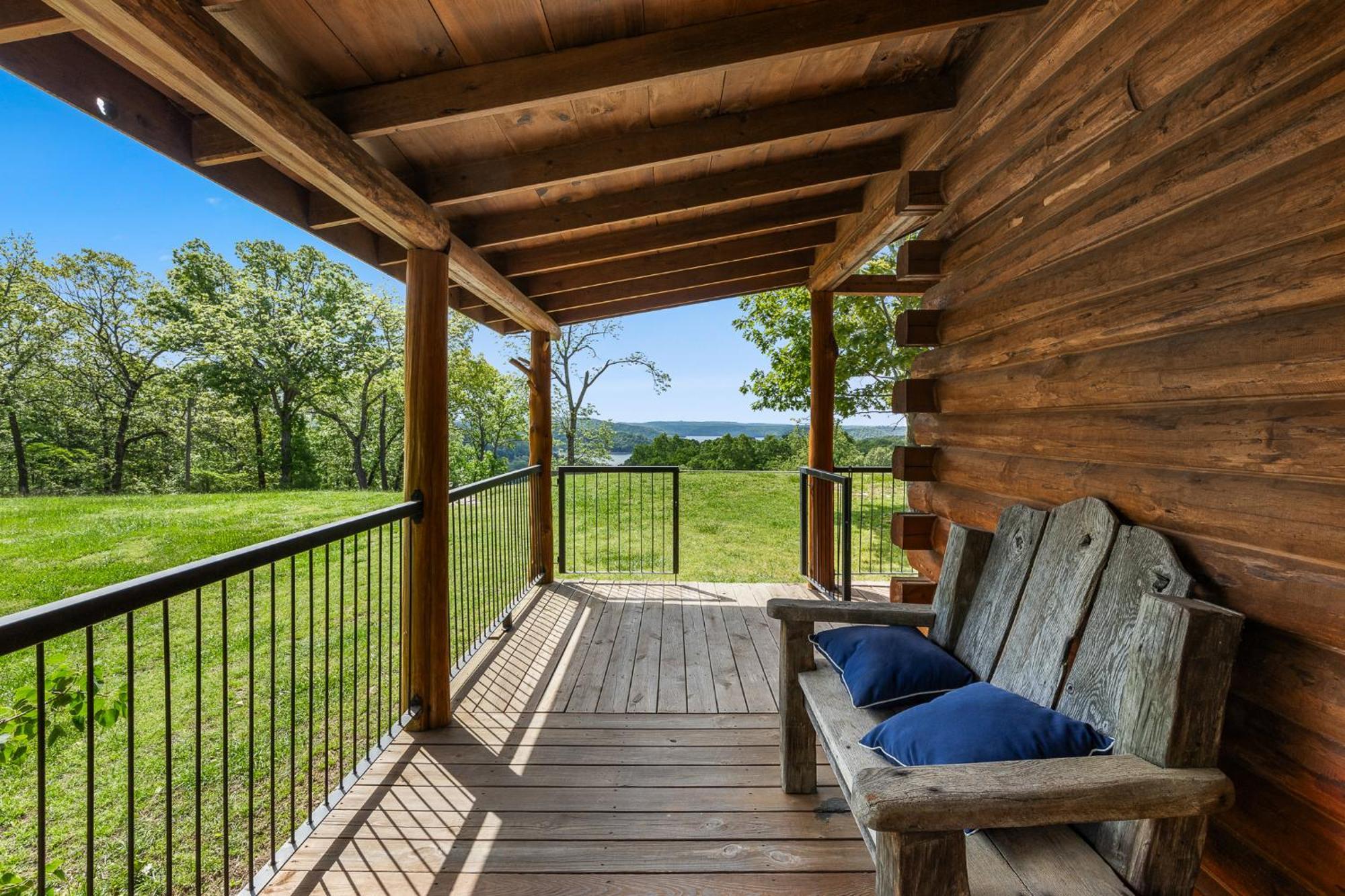 Roadrunner Inn And Log Cabins Eureka Springs Exterior photo